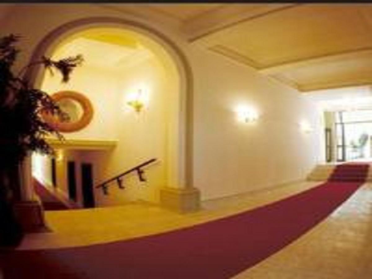 M Plaza Hotel Accra Buitenkant foto