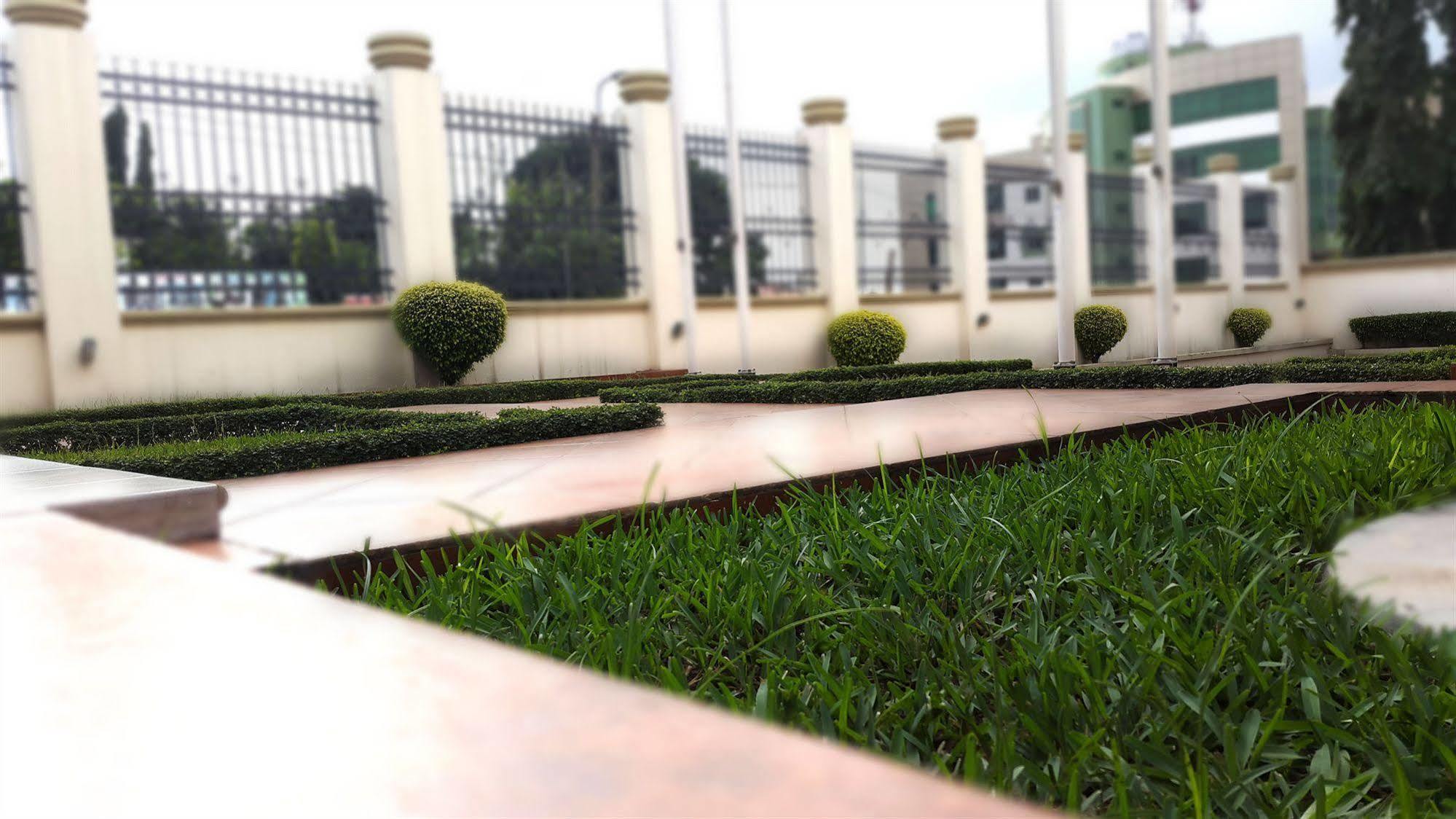 M Plaza Hotel Accra Buitenkant foto