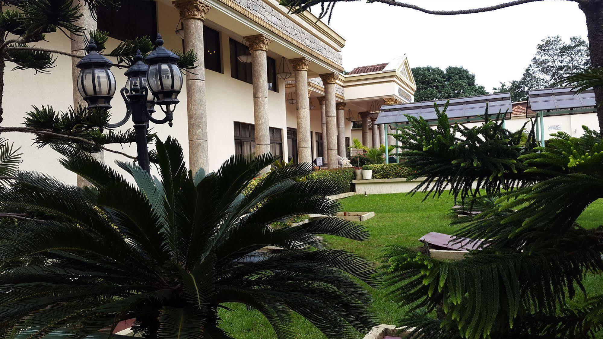 M Plaza Hotel Accra Buitenkant foto