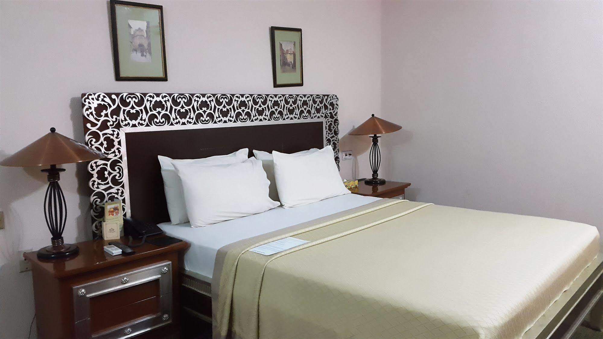M Plaza Hotel Accra Buitenkant foto
