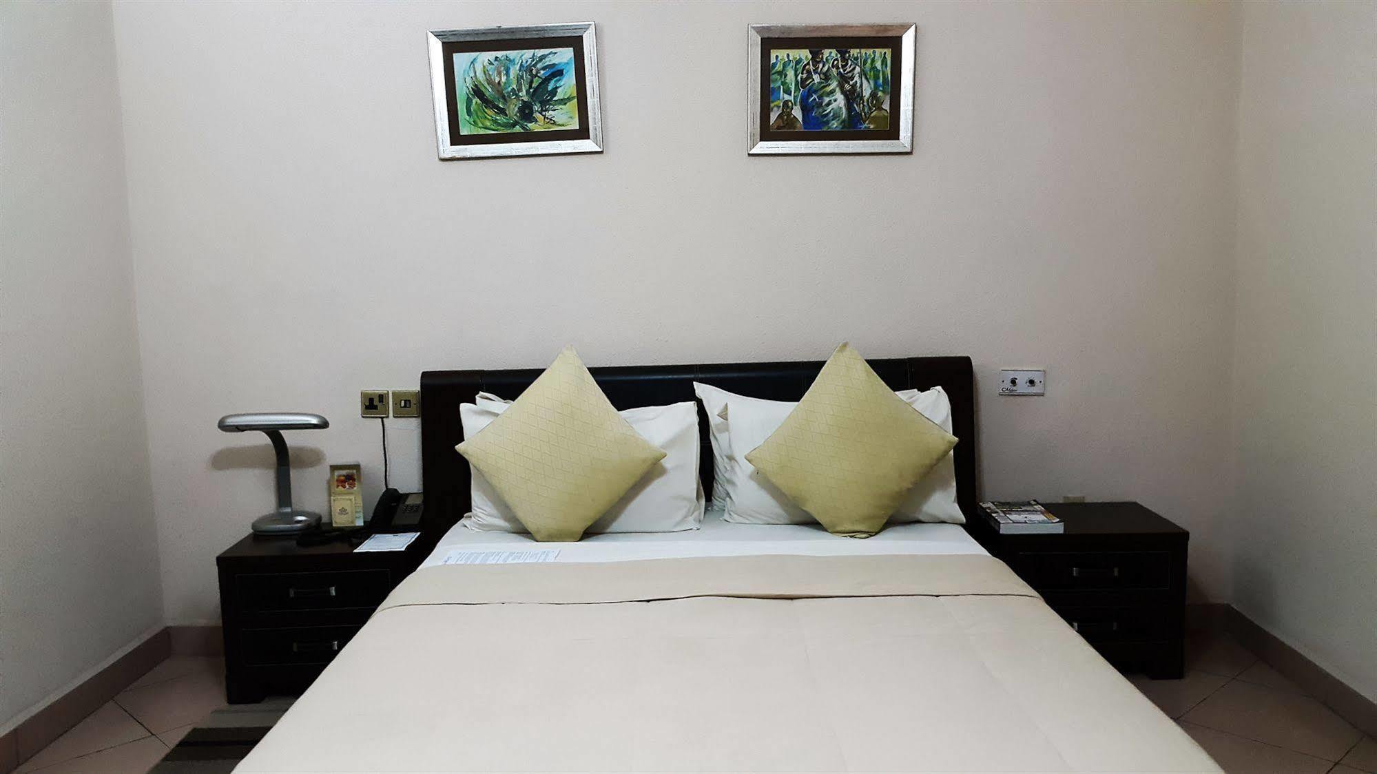 M Plaza Hotel Accra Buitenkant foto