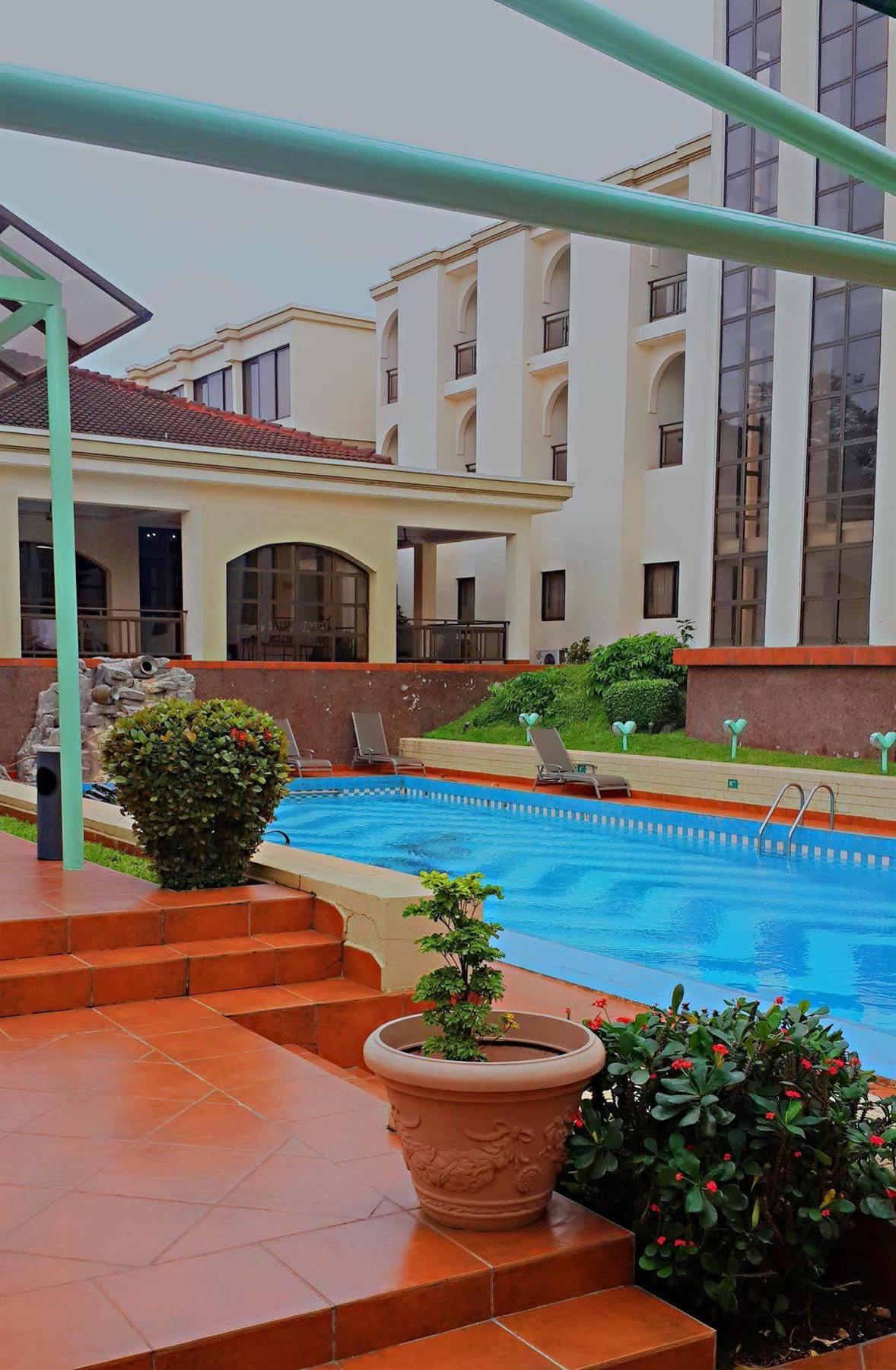 M Plaza Hotel Accra Buitenkant foto
