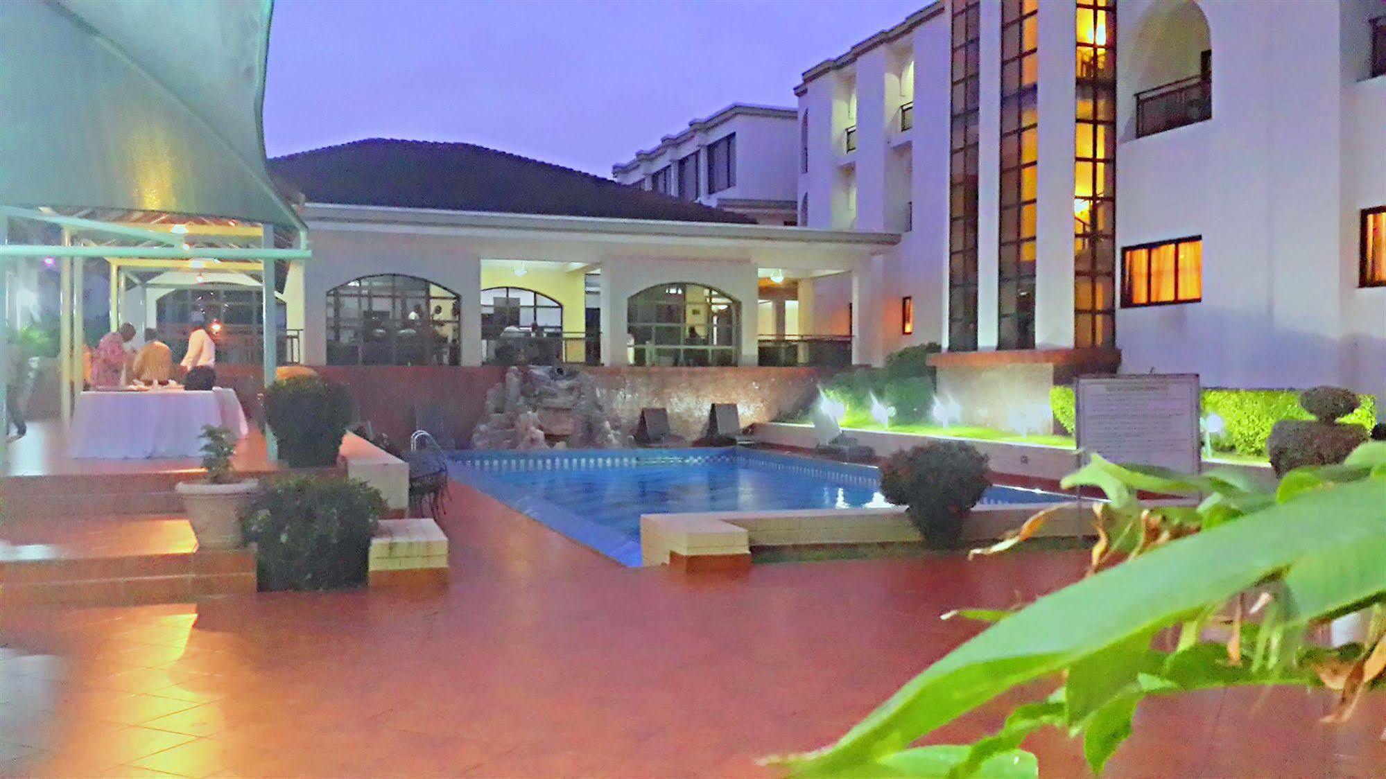 M Plaza Hotel Accra Buitenkant foto